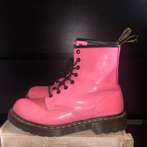 Bubblegum pink Dr.martens